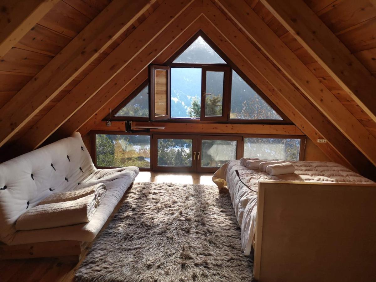 Chalet In The Forest Калаврита Экстерьер фото