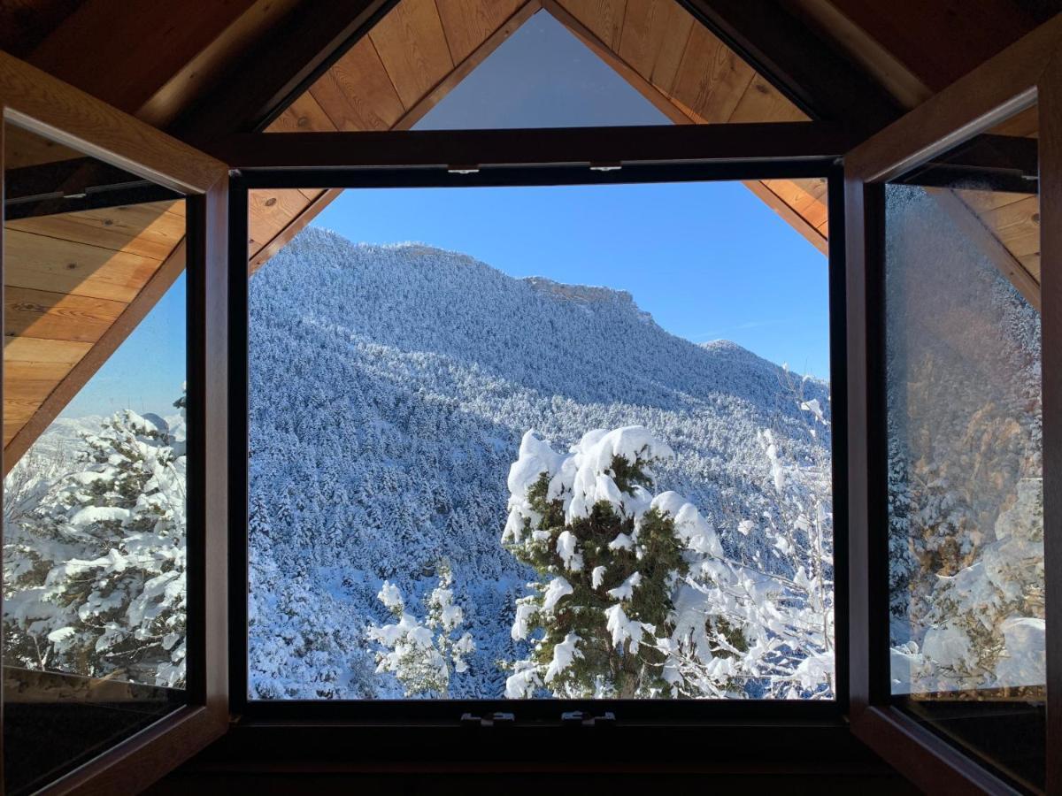 Chalet In The Forest Калаврита Экстерьер фото