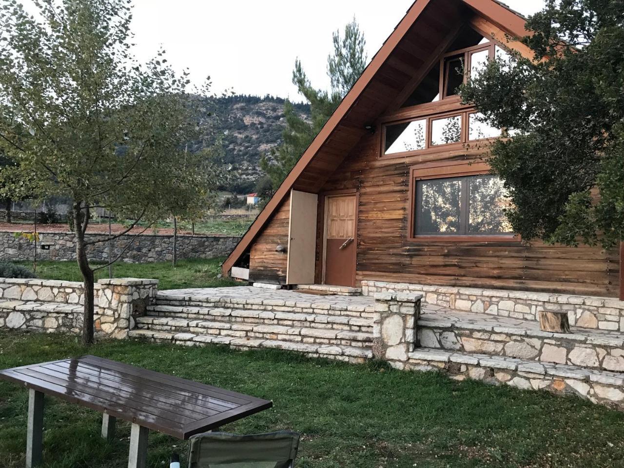 Chalet In The Forest Калаврита Экстерьер фото