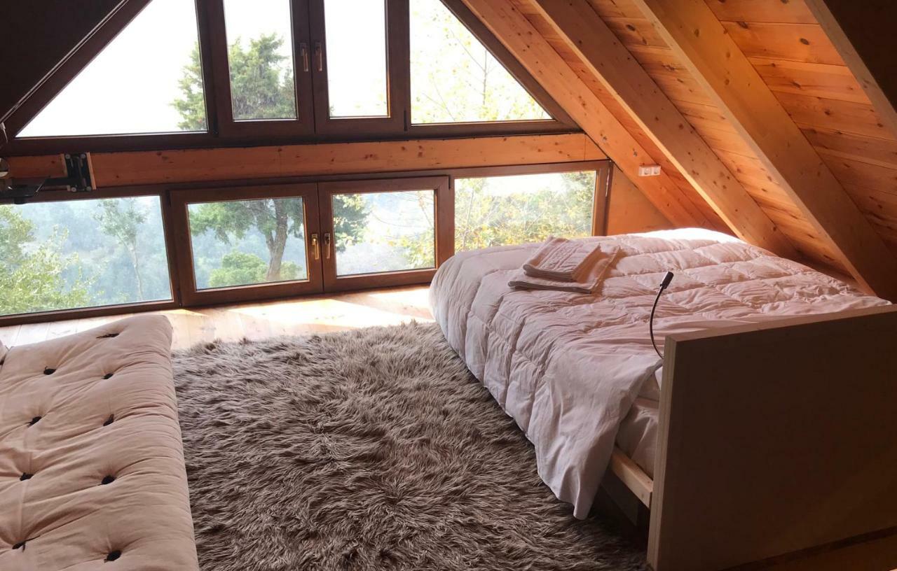 Chalet In The Forest Калаврита Экстерьер фото