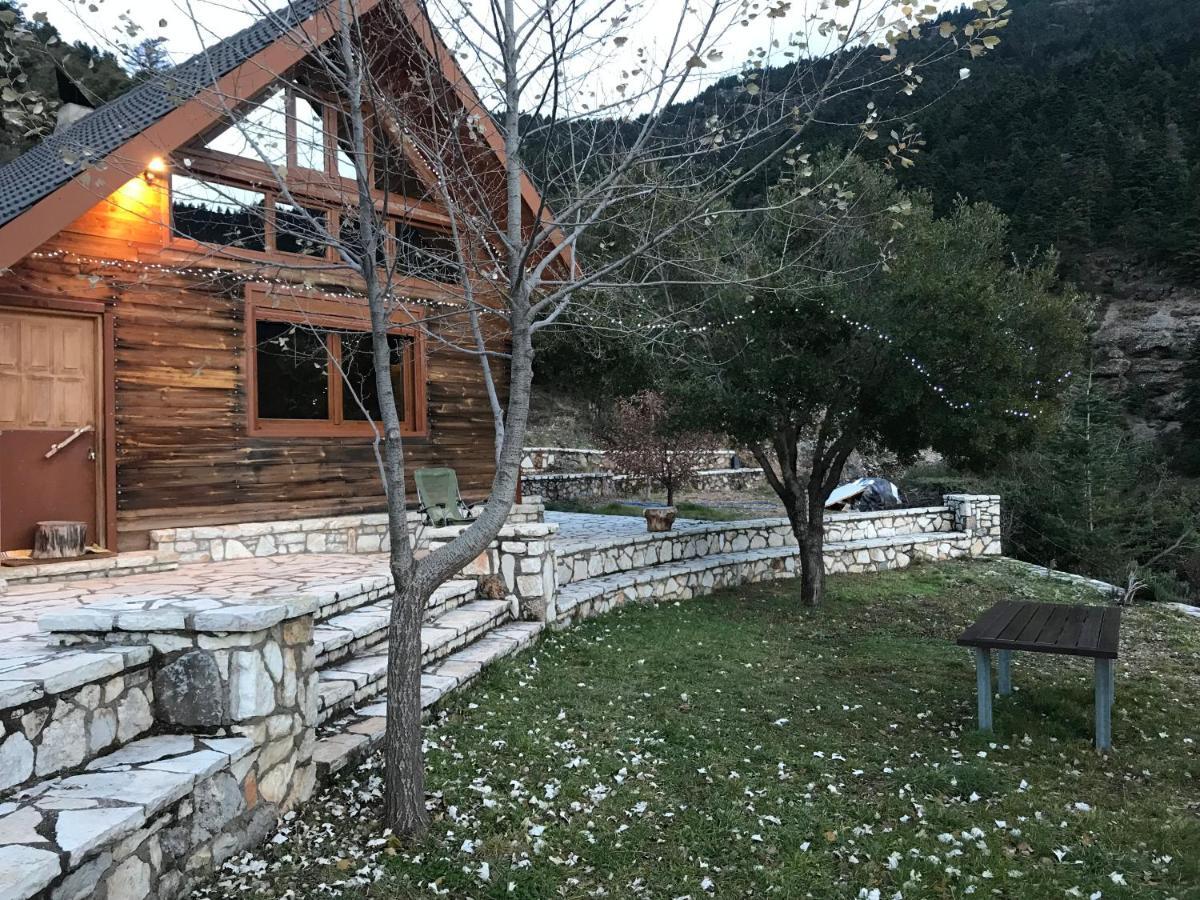 Chalet In The Forest Калаврита Экстерьер фото