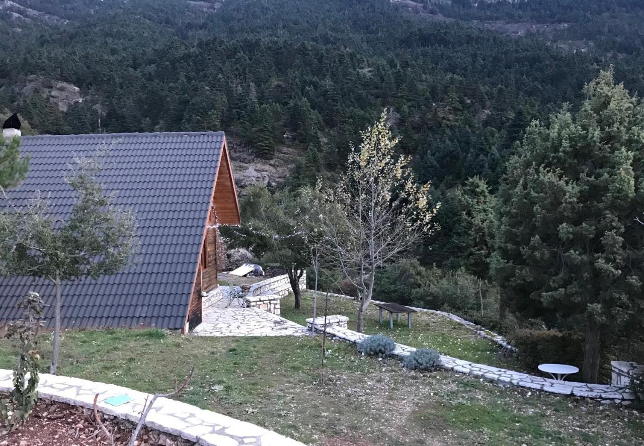 Chalet In The Forest Калаврита Экстерьер фото