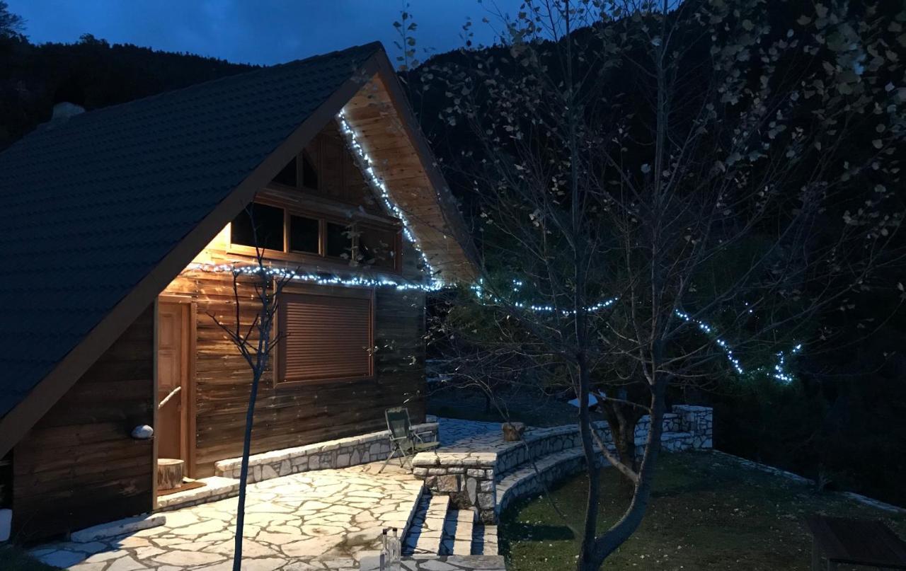 Chalet In The Forest Калаврита Экстерьер фото