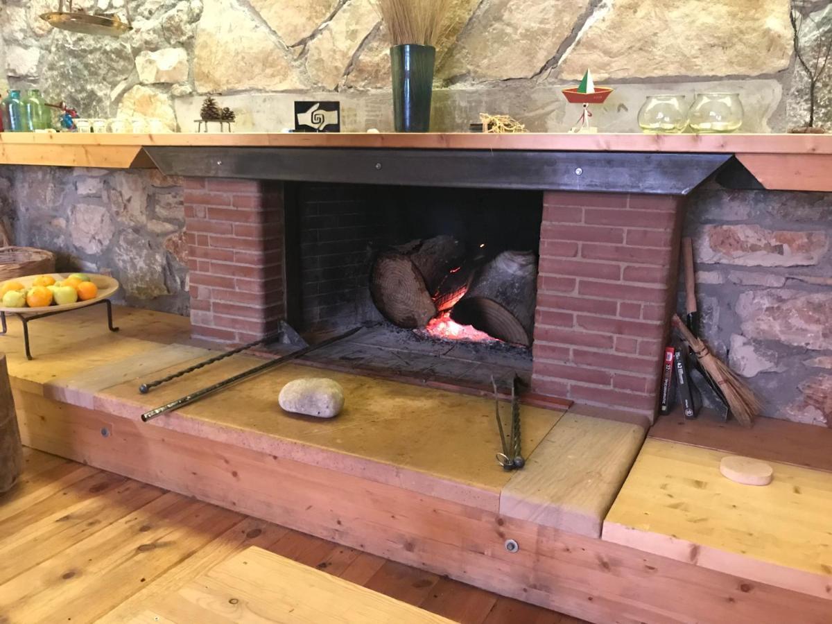 Chalet In The Forest Калаврита Экстерьер фото